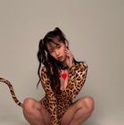 鈴木ふみ奈、ヒョウ柄水着姿でファンを挑発！ 画像