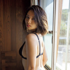 水崎綾女、写真集が重版!Tバック&グラマラスボディを披露 画像