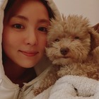 石川恋、愛犬・チェルシーと可愛すぎる密着ショット！ 画像