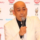 錦鯉・長谷川、芝居でまさかの行為　舞台上で自分に本物ナイフ突き刺す！ 画像