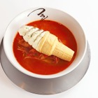ソフトクリーム入り!?衝撃ラーメンが期間限定で再販！ 画像