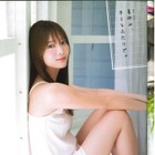 櫻坂46・田村保乃、ショートパンツから美脚スラリ……週チャン表紙・巻頭グラビア12P 画像