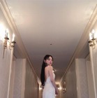 堀未央奈、美背中露出の純白ドレス姿がエレガント！ 画像