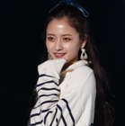 乃木坂46・金川紗耶、変装してライブグッズ売り場に潜入！販売をお手伝い 画像
