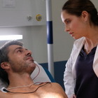 記憶を失ったエリート医師は病院を出ようとするが……イタリア発医療ドラマ『DOC』第2話 画像