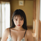 グラビア復帰の横野すみれ、決意の特大ボリュームグラビア!「STRiKE!」第8弾発売決定 画像