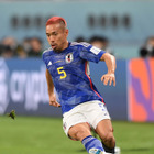 長友佑都、サッカーW杯初戦で金髪から“赤髪”にチェンジ！裏側を吉田麻也が明かす 画像