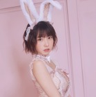 えなこ、「ぜーんぶピンク」の写真集発売！セクシーなバニー、メイド、チャイナ服姿を披露 画像