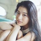 出口夏希、1st写真集発売決定!沖縄のビーチで健康的な美脚披露! 画像