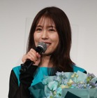 有村架純、サプライズの花束に笑顔「早く30代を迎えたいという気持ちがあったので」 画像