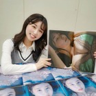 くりえみ、大量のサイン本とともに写真集発売記念イベントアピール！「感謝の気持ちでいっぱい」 画像