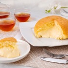 通常の約4倍の大きさ！八天堂「びっくりーむパン」が数量限定販売 画像