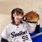 坂ノ上茜、始球式に初挑戦！惜しくもノーバン投球ならず「くやしぃ～！」 画像