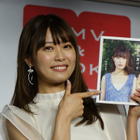 ABEMAアナ・西澤由夏が初フォトエッセイ!背中ががっつり開いたドレス姿も 画像