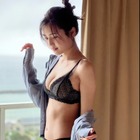 天野レナ、『ヤングガンガン』オフショット!セクシーな黒のランジェリー姿を公開 画像