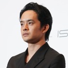 池松壮亮、驚きの特技！自分でノックした球を自分でキャッチ！ 画像