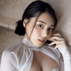 元乃木坂46・相楽伊織、『ヤングアニマルWeb』初登場!美しい谷間で悩殺 画像