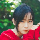 櫻坂46・山下瞳月、初のソロ表紙！グラビアでは多彩な表情も 画像