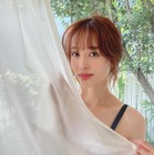 神部美咲、カレンダーオフショ再び！美ボディ際立つストライプビキニ 画像
