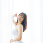 磯山さやか、美しいヒップラインを披露 写真集重版決定 画像
