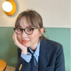 内田理央、ミニスカ黒メガネショットを公開　「めっちゃ似合う」と称賛の声 画像