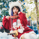 美女コスプレイヤーがクリスマス衣装でプレゼントをお届け 画像