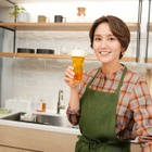 料理家・和田明日香が“宅飲み”開催！六角精児・YOUをおもてなし 画像
