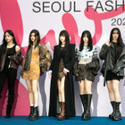 NewJeans、ミニボトムスで美脚披露！「2024 F/W ソウルファッションウィーク」のオープニングに出席 画像