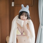 女優・高鶴桃羽、フェチ感たっぷりの水着グラビアに挑戦！猫耳ニット帽＆マフラーで… 画像