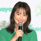 磯山さやか、弾ける美バスト覗くニット姿披露「相変わらず色っぽいね」「胸にお菓子が!」 画像
