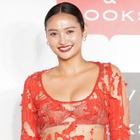 香川沙耶、夕陽に照らされた“小麦肌”が美しい魅惑の水着ショット 画像