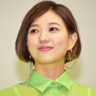 伊藤千晃、ハワイ・アラモアナでのミニスカコーデにファン注目！ 画像