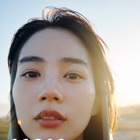 のん、2025年カレンダー「Moment」予約開始！ 九十九里で魅せる自然体の表情 画像