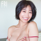 “グラビア界の超新星”榎原依那の1st写真集、予約殺到で発売前重版が決定! 画像