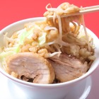 がっつり濃厚、でも食べやすい！歌舞伎町に二郎系ラーメン店「豚に恋してる」オープン 画像