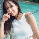 日向坂46・佐々木久美、1st写真集発売を記念したYouTube生配信が決定! 純白ワンピースの特典も公開 画像