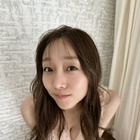 須田亜香里、“谷間ちら見せ”ショットでカウントダウン「写真集発売まで、あと5日」 画像