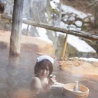 「ウマ娘」声優・夏吉ゆうこ、露天風呂でも呑む♪“お酒好き”を象徴するカット公開!初の写真集発売 画像