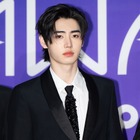 ENHYPEN・ソンフン、“男の色気”漂うタンクトップ姿に視線集中！「イケメンすぎ」「完璧」【PHOTO】 画像