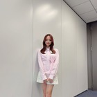森香澄、ミニ丈×ハイソックスの美脚ショットが好評！「ビジュ可愛いすぎ」「流石のスタイル」 画像