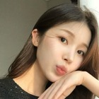 北朝鮮で生まれた脱北女優、華奢なスタイルが映える純白タンクトップ…透明感あふれる美貌に反響【PHOTO】 画像