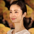 上戸彩、『東カレ』表紙に“1年ぶり”カムバック！ 銀座フレンチで変わらぬ美貌放つ 画像