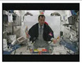 “お茶目”な一面も〜野口聡一宇宙飛行士の一人羽根突きや書初め映像 画像
