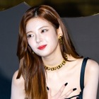 胸元にスリット…ITZY・リア、アイドルらしからぬ大胆衣装に視線釘付け「やばい」【PHOTO】 画像