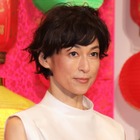 「背中はけっこうイケてると思うの」鈴木保奈美、背中の開いたドレス姿公開し称賛の声 画像