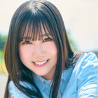 日向坂46・鶴崎仁香、爽やかシャツ姿の撮り下ろしカットが公開！ 画像