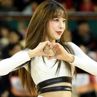 「ハンパない！」新婚ホヤホヤの韓国チアガール、“美太もも丸見せ”大胆ミニスカで視線強奪【PHOTO】 画像
