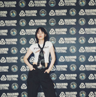 のん、台湾フェス出演を報告！“へそ出し”ロックコーデのオフショットに反響 画像