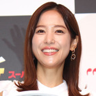 ルーズソックスもかわいい！鷲見玲奈、ミニスカゴルフウェア姿披露 画像