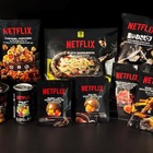 日本史上最多のNetflixブランド商品がセブンに登場！“辛口ブラックチゲラーメン”など26品がラインナップ 画像